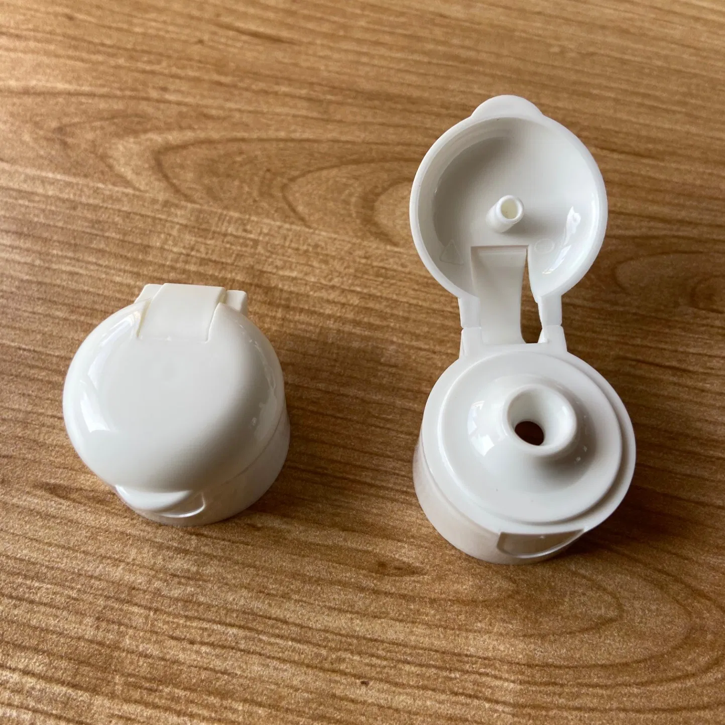 20/410 24/410 28/410 Tapa Tornillo Tapa superior abatible Tapa superior del disco Tapa de vaivén